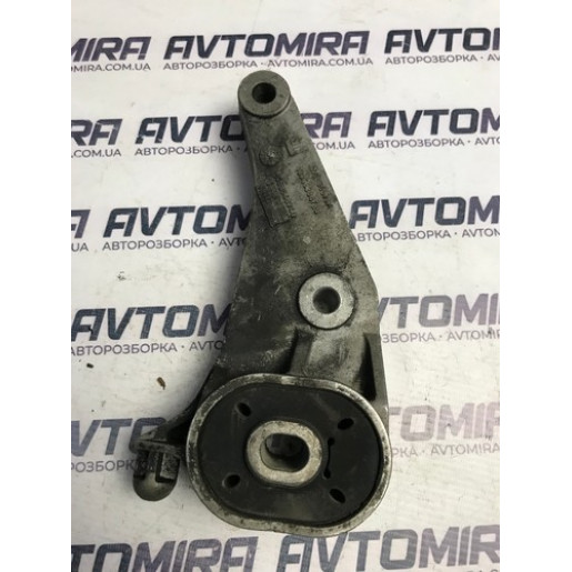 Кронштейн задней опоры двигателя Opel Combo 1.3CDTI 2001-2011 13117089